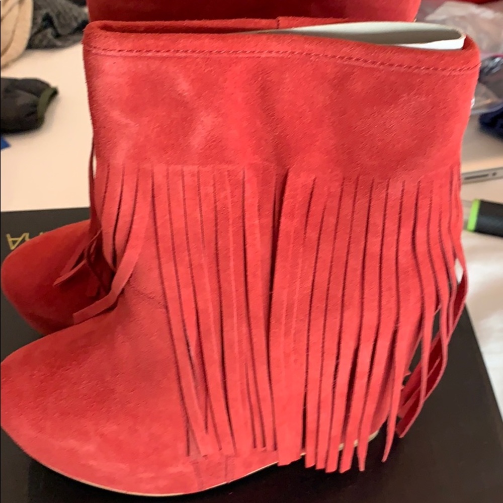 NIB Koolaburra red suede fringe booties sz9